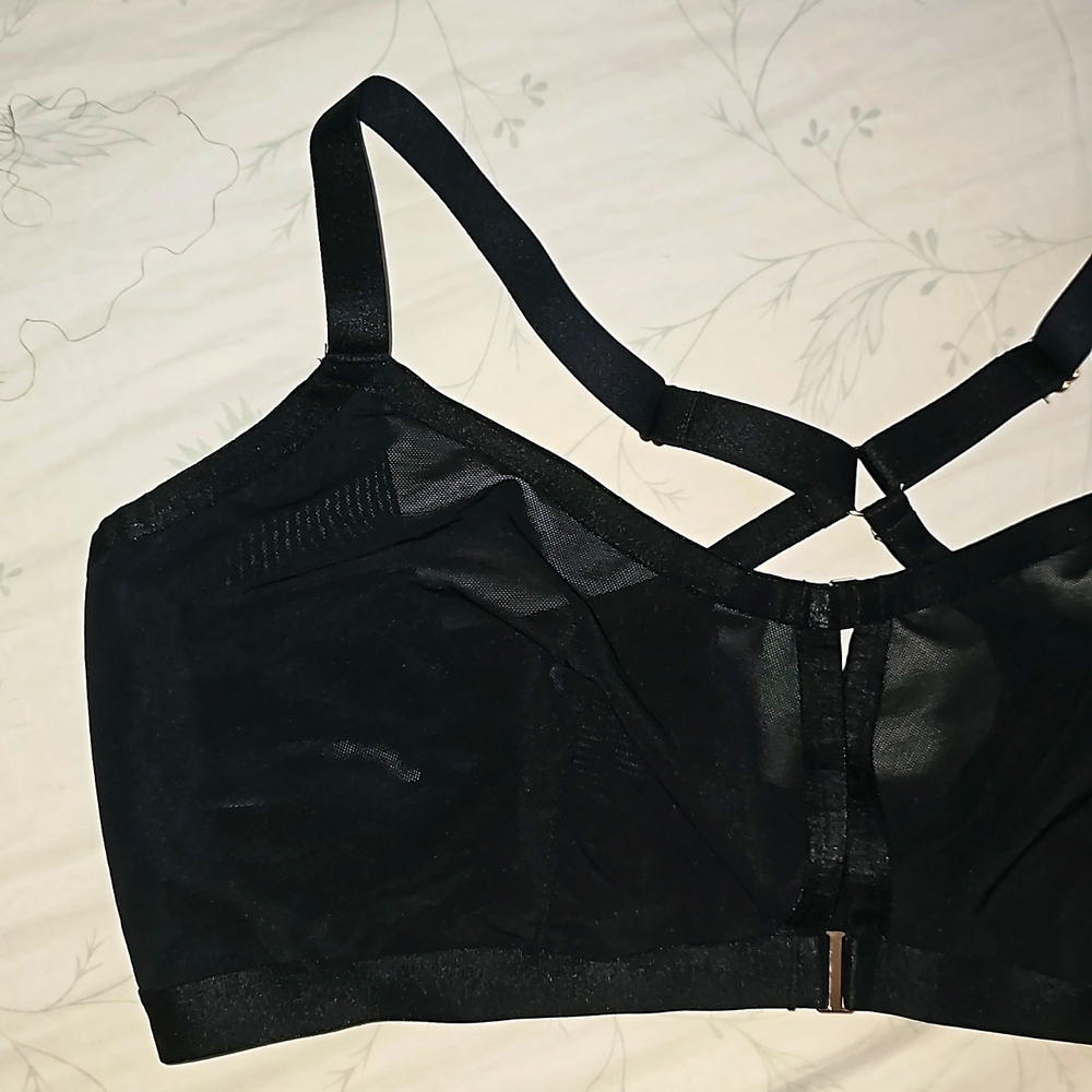 Wireless mesh bra